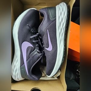 Sz 10. Nike Revolution 6 -purple